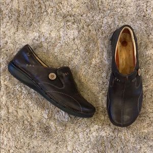 clarks un loop brown
